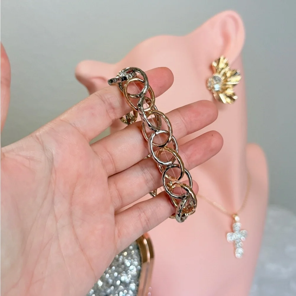 ⚜️ Elegant Gold and Silver Chain Bracelet